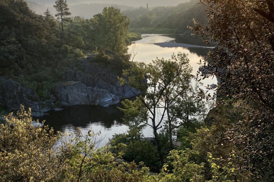 Vue sur l'Eyrieux au matin.