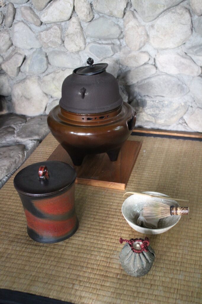 Le matériel pour la cérémonie du thé.