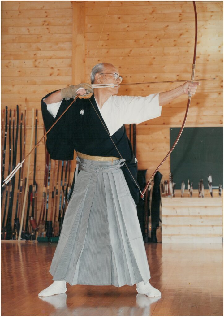 Saito Tomoji Sensei shooting at the Falaise Verte.